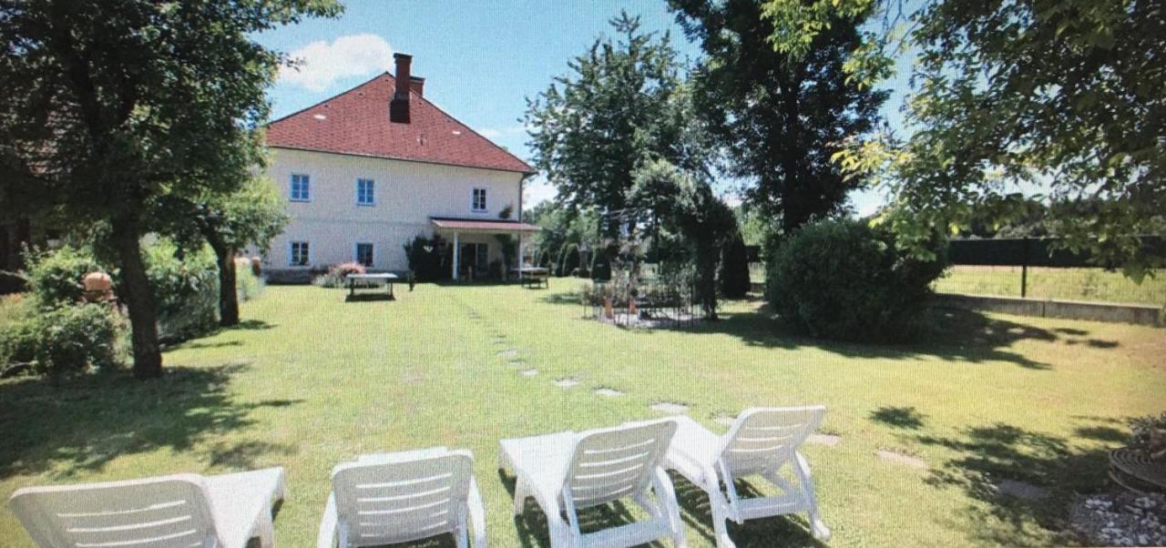 Appartement Gutshof Bartl 2 à Klagenfurt am Wörthersee Extérieur photo